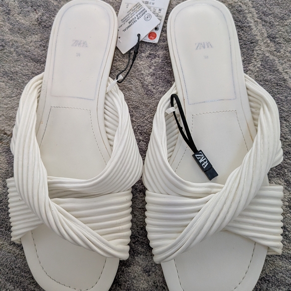 Zara white pleated strap slip-on sandals. - Picture 1 of 5